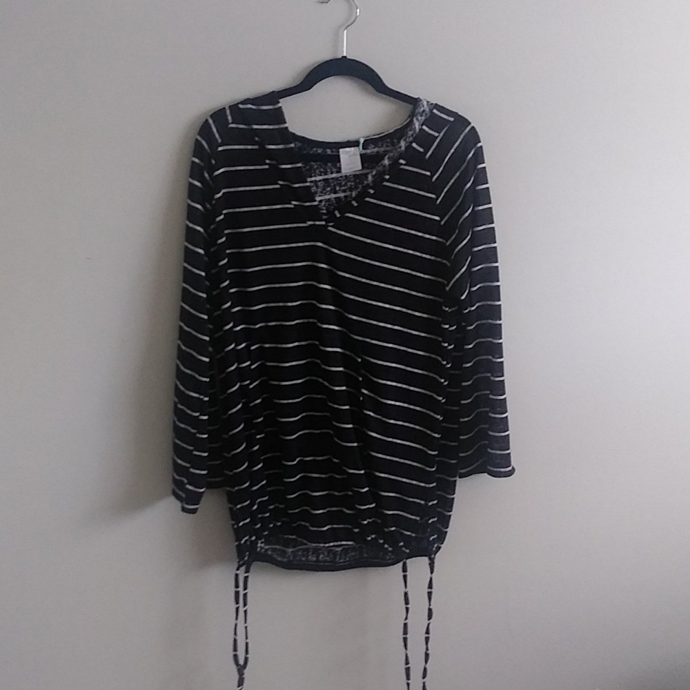 Black thin stripes hoodie with strings to fit hem